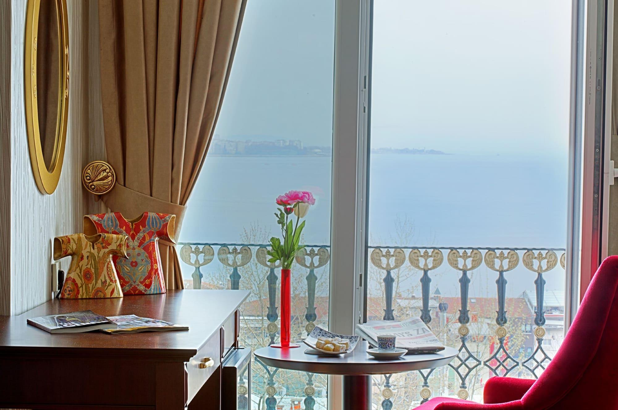The Magnaura Palace Готель
