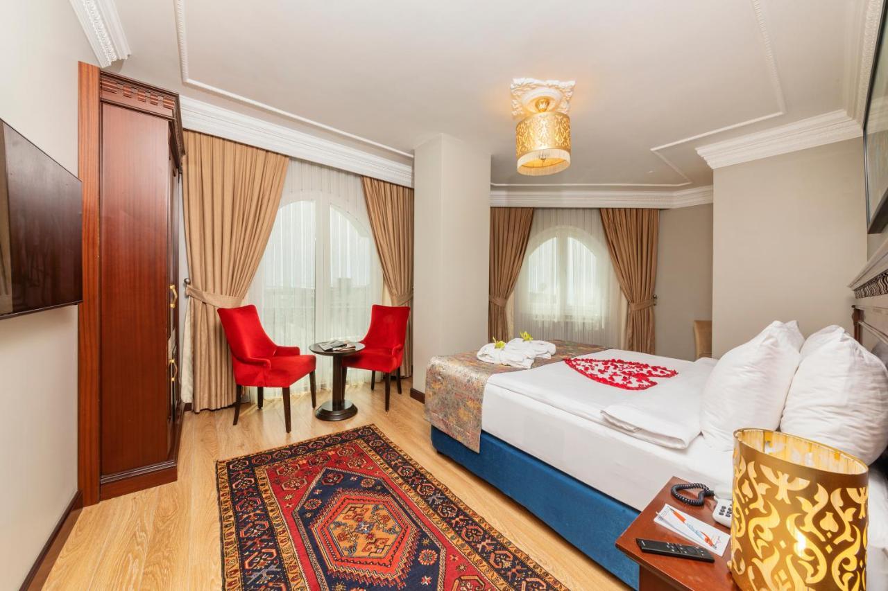 Готель The Magnaura Palace 4*