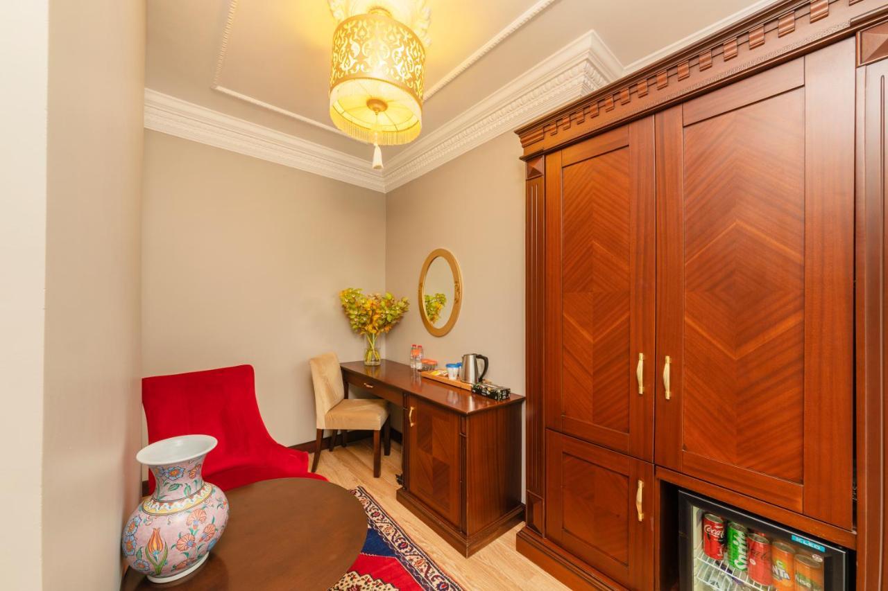 Готель The Magnaura Palace 4*