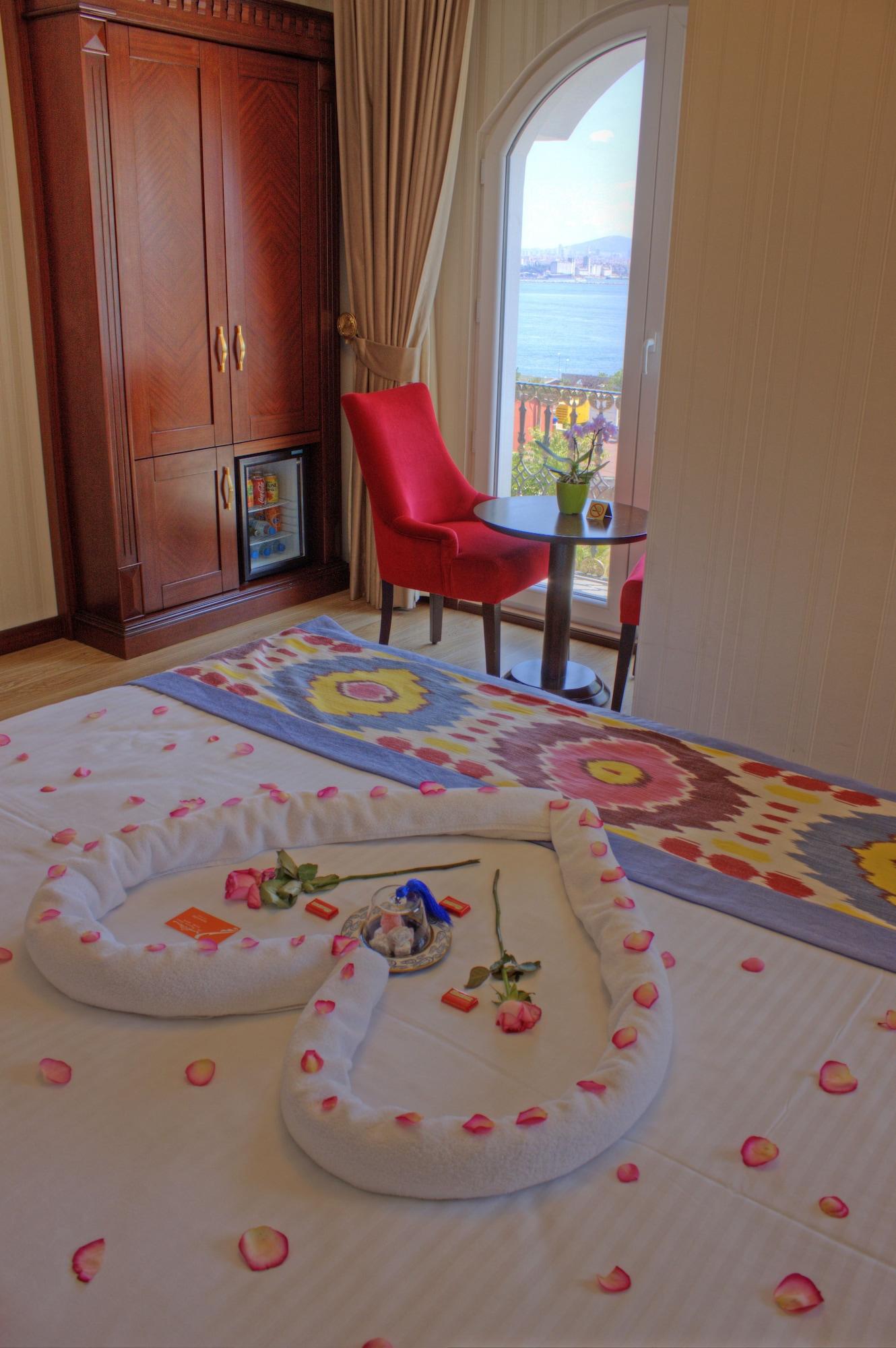 Готель The Magnaura Palace 4*