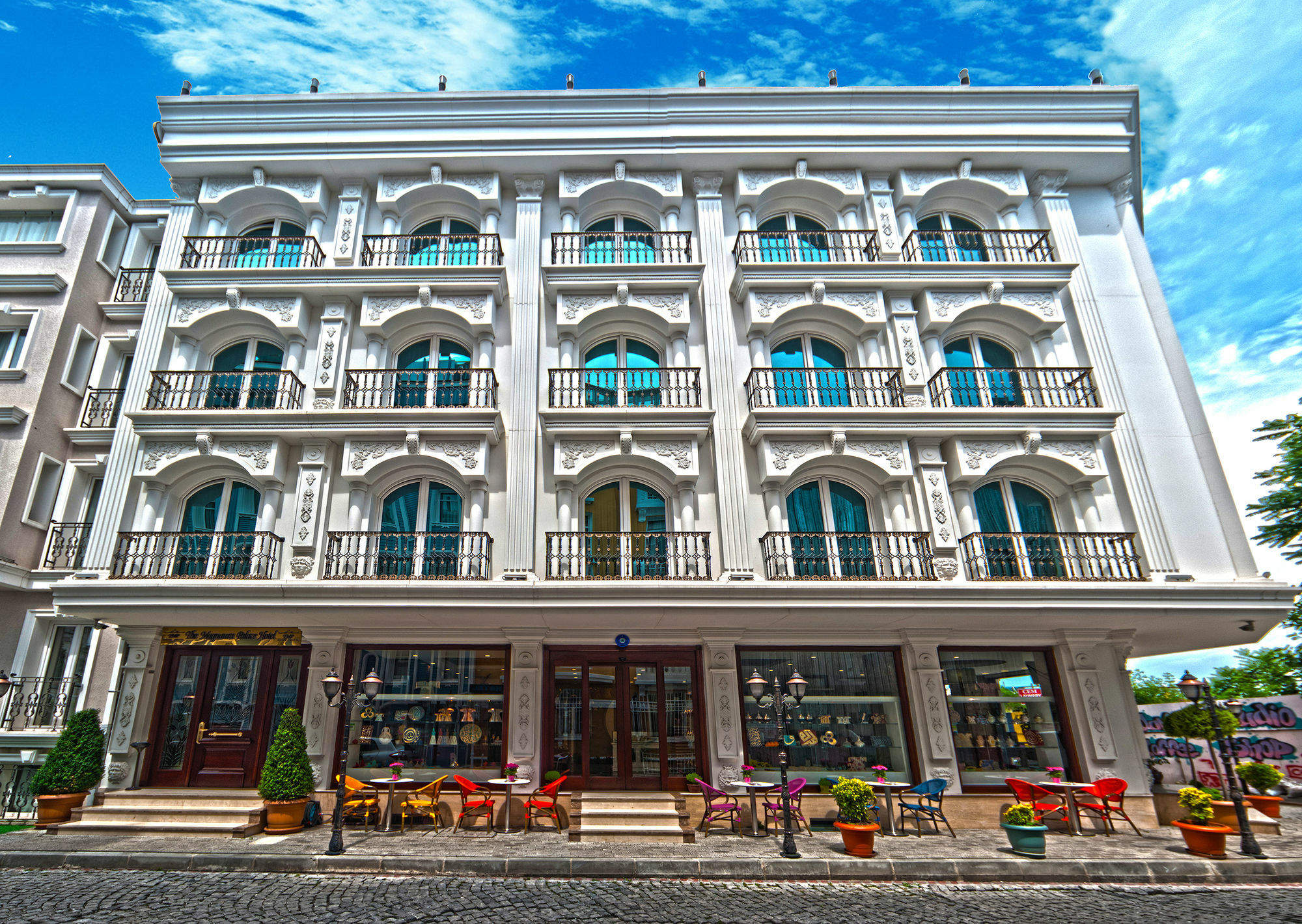 The Magnaura Palace Готель